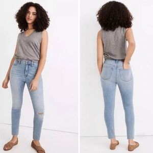 Madewell Curvy Roadtripper Jeans Size 26 in Benton Wash Ripped Knee Edition EUC
